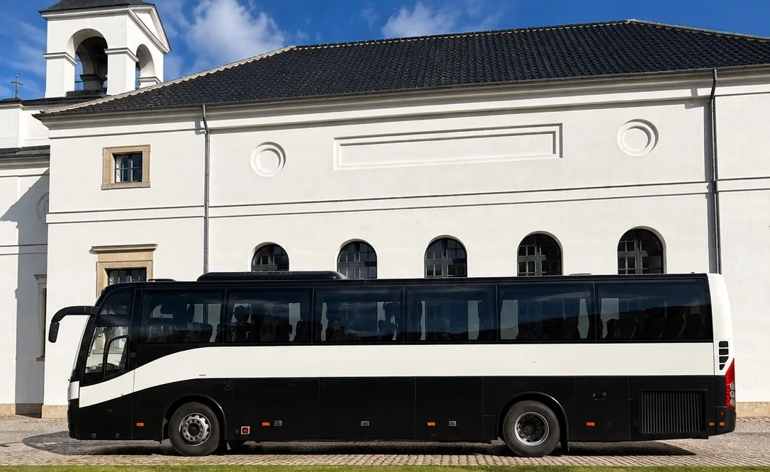 Panda Bus turistbus fra siden